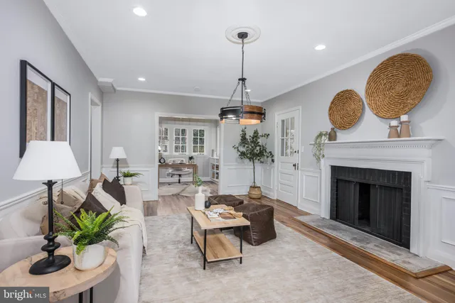 $895,000 | 207 St Dunstans Road, Baltimore, MD 21212