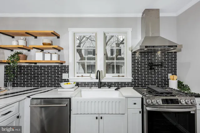 $895,000 | 207 St Dunstans Road, Baltimore, MD 21212