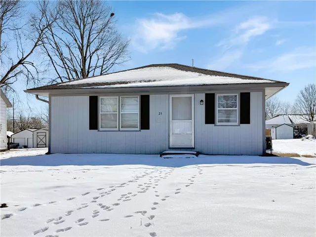 $129,900 | 25 East Broadway Street, Higginsville, MO 64037