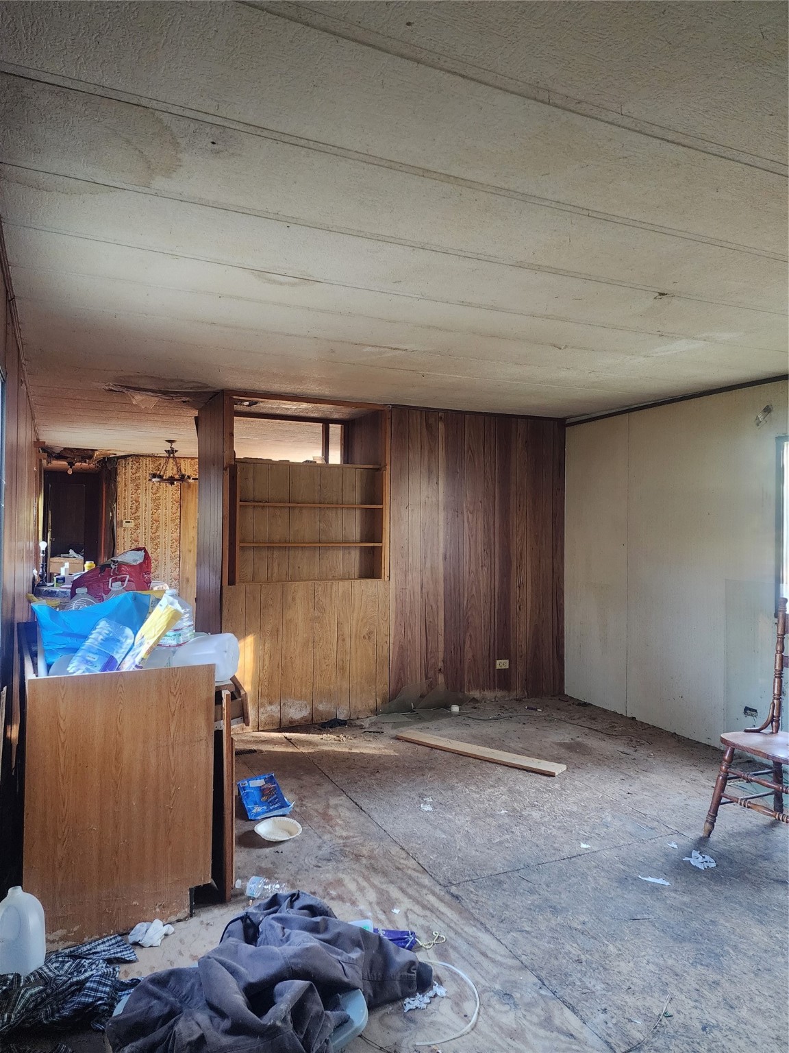 300 Jan Road Shepherd, TX 77371 - Photo 2 of 4 a view of a livingroom with furniture and window