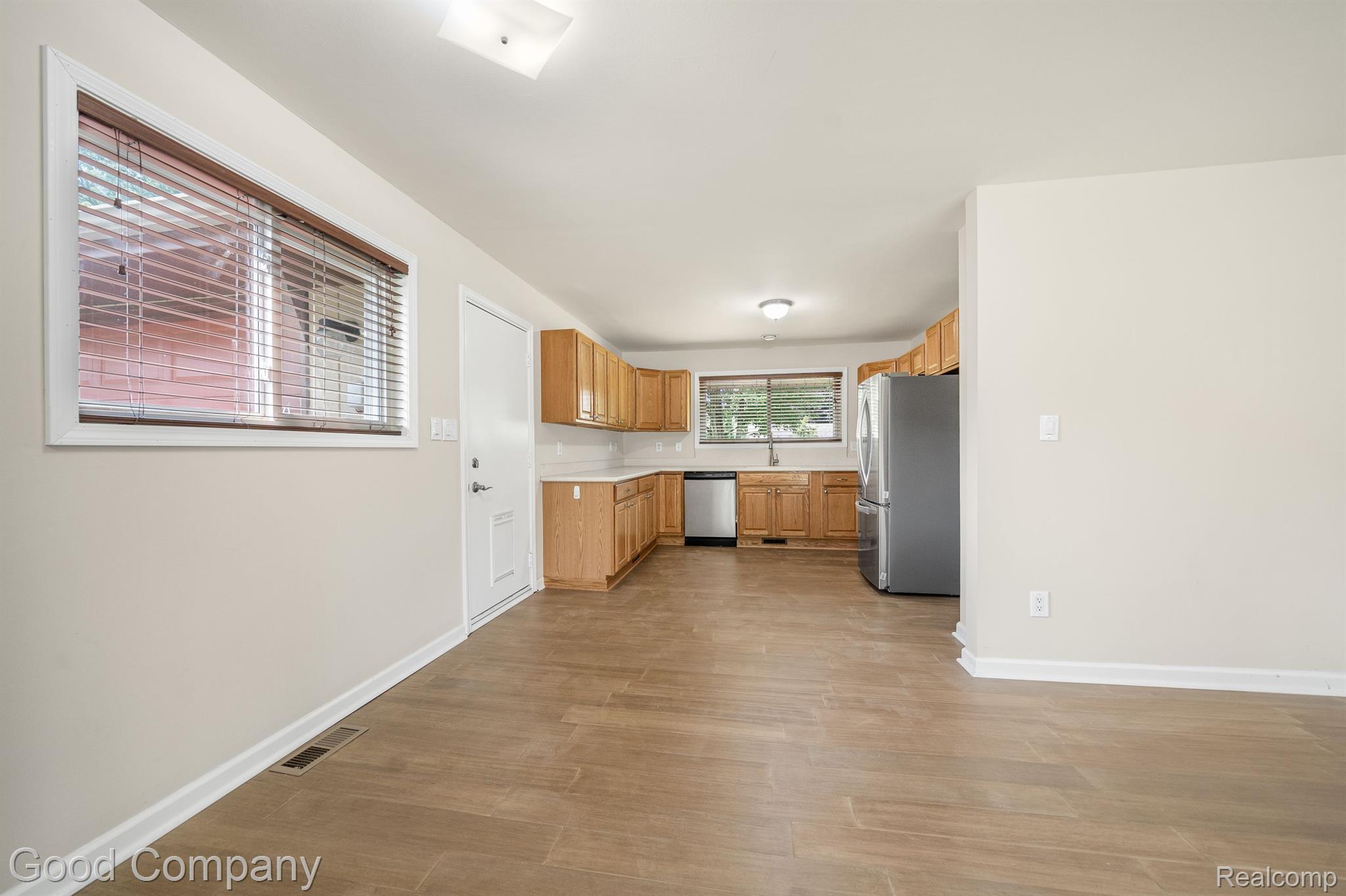 23805 West Lebost Novi, MI 48375 - Photo 11 of 20 Living room and kitchen