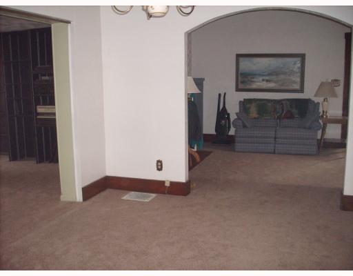 4050 New Texas Road Plum, PA 15239 - Photo 7 of 7 Living Room.