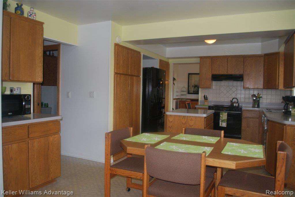 36484 Saxony Road Farmington, MI 48335 - Photo 16 of 24 ALL APPLIANCES STAY.JPG