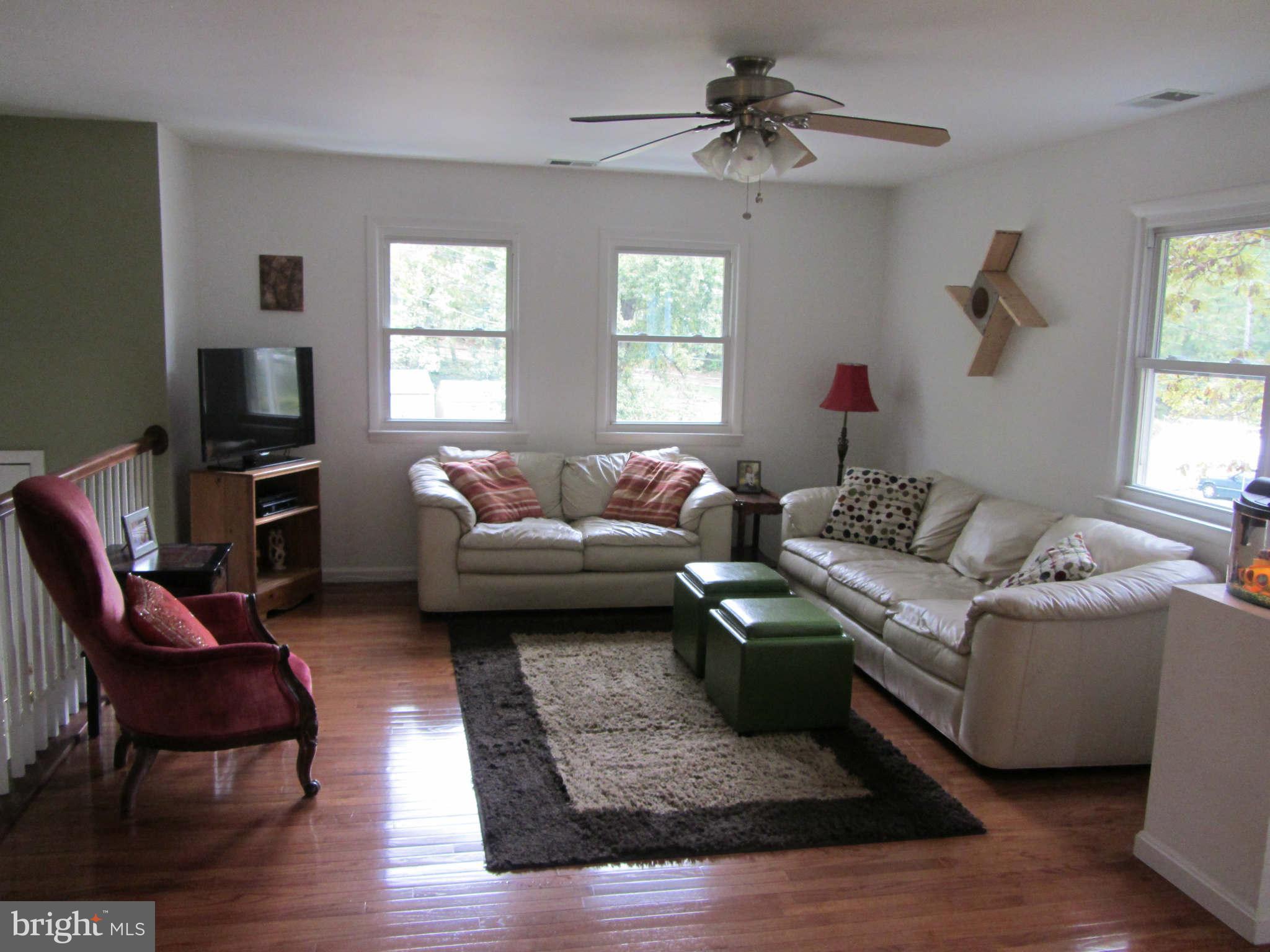 506 Hoot Owl Road Riva, MD 21140 - Photo 12 of 23 Living Room