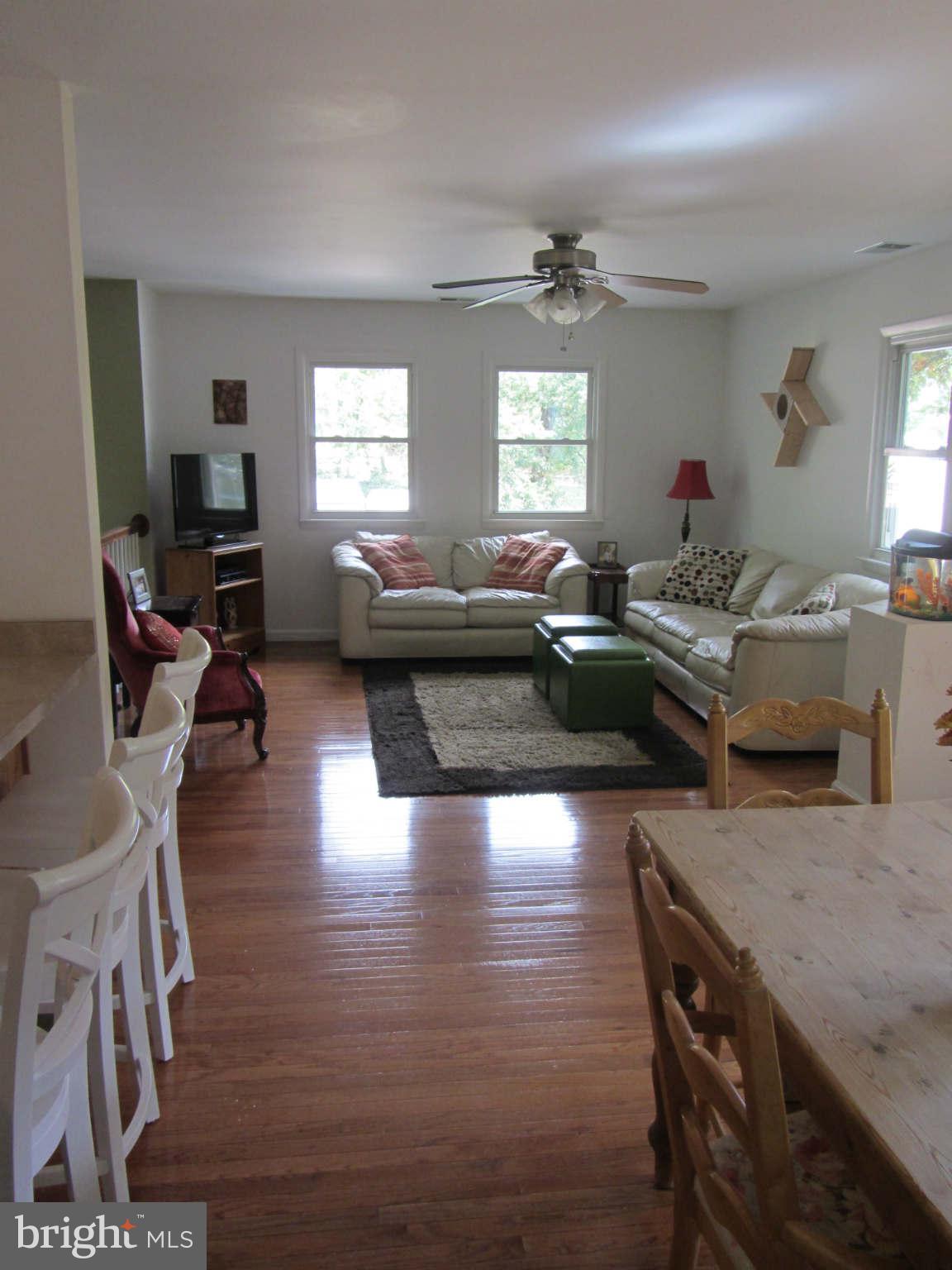 506 Hoot Owl Road Riva, MD 21140 - Photo 9 of 23 Living Room