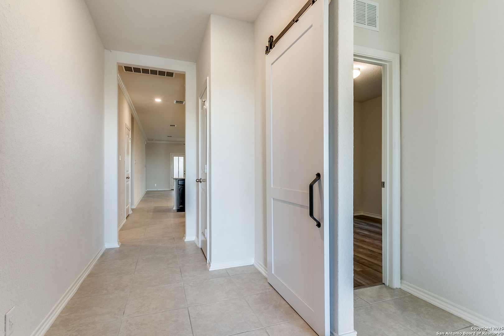 12445 Vista Rim San Antonio, TX 78233 - Photo 4 of 25