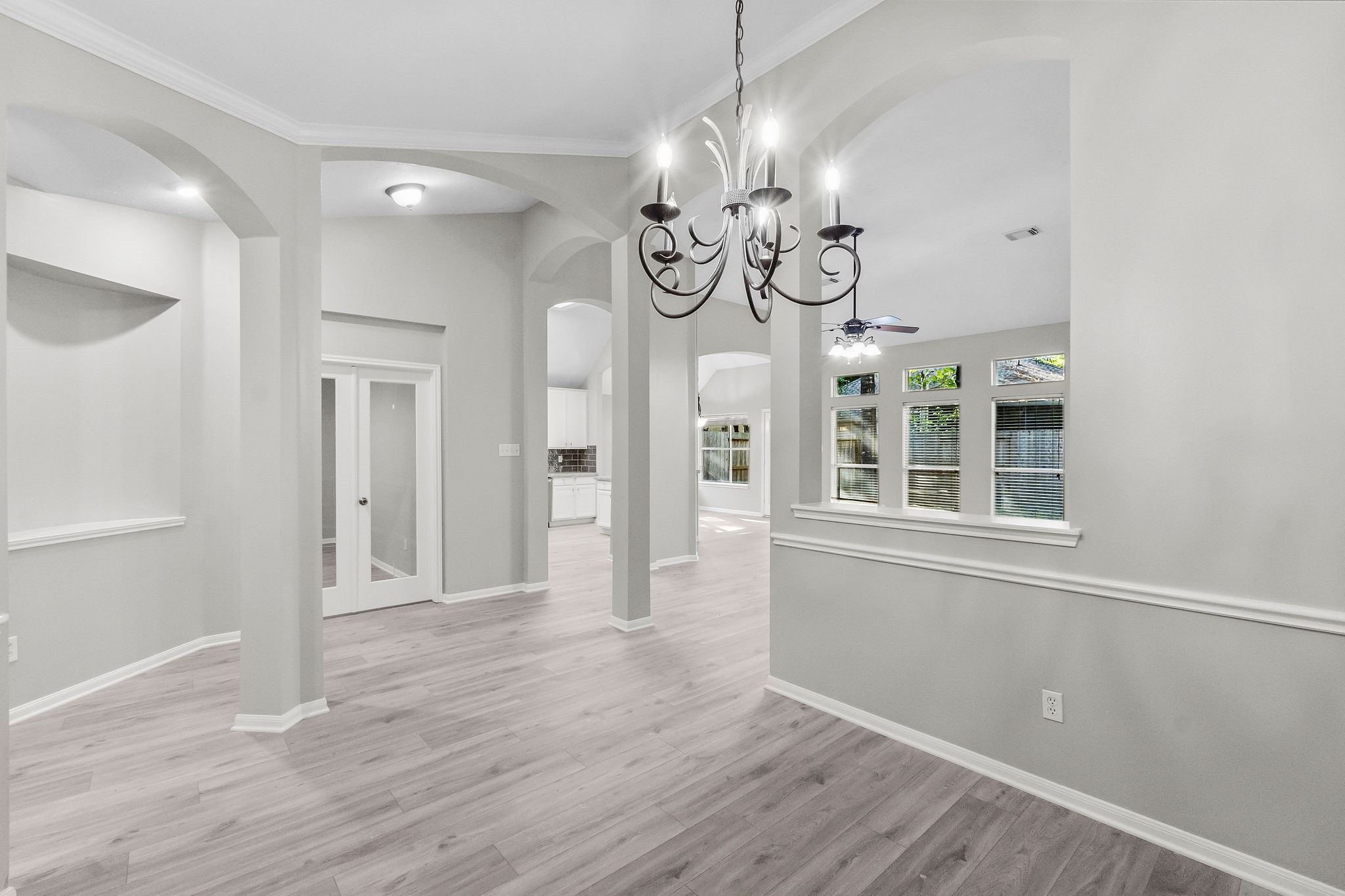 155 North Wimberly Way Conroe, TX 77385 - Photo 7 of 43