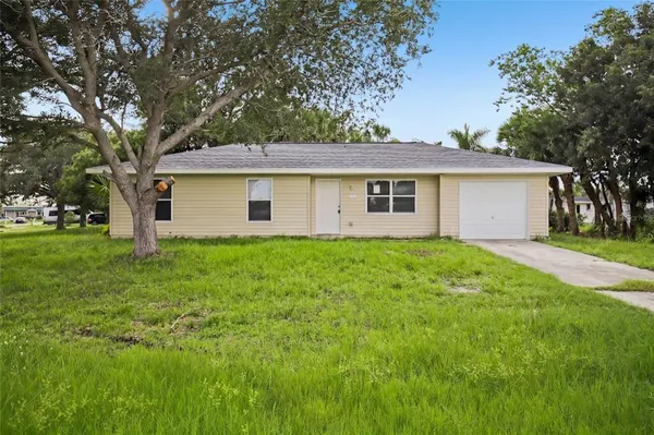 a view of a house with yard and tree s