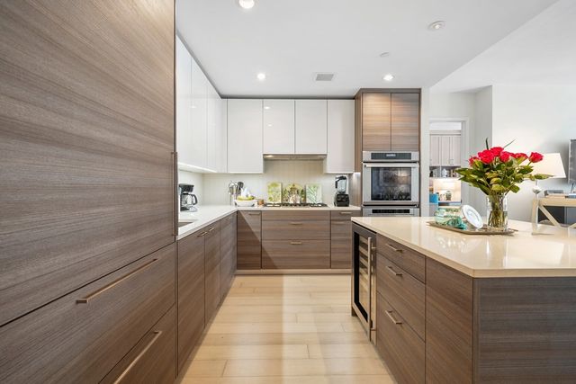 $2,000,000 | 1 Franklin Street, Unit 1807, Boston, MA 02110