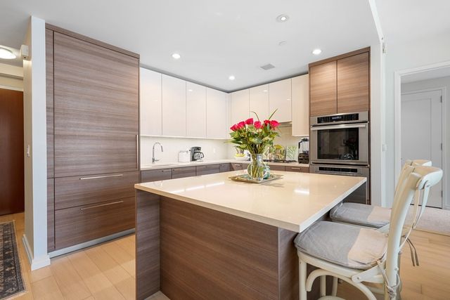 $2,000,000 | 1 Franklin Street, Unit 1807, Boston, MA 02110