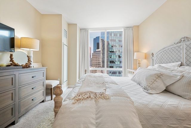 $2,000,000 | 1 Franklin Street, Unit 1807, Boston, MA 02110