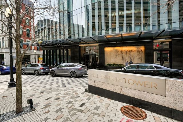 $2,000,000 | 1 Franklin Street, Unit 1807, Boston, MA 02110