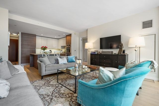 $2,000,000 | 1 Franklin Street, Unit 1807, Boston, MA 02110