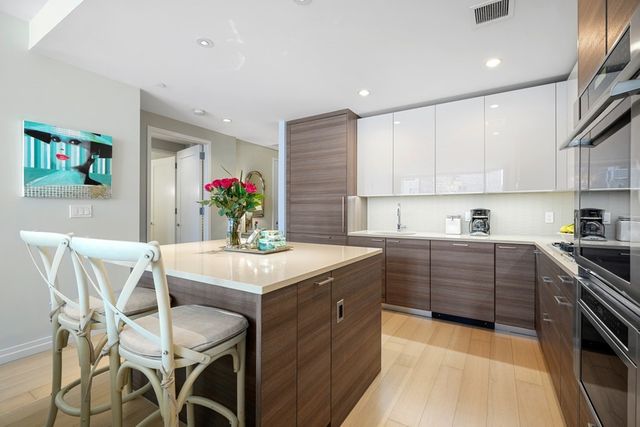 $2,000,000 | 1 Franklin Street, Unit 1807, Boston, MA 02110