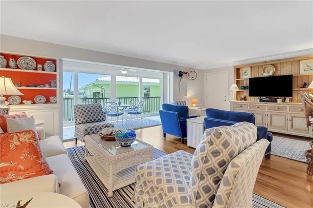 $1,489,000 | 2850 Gulf Shore Boulevard North, Unit 203, Naples, FL 34103