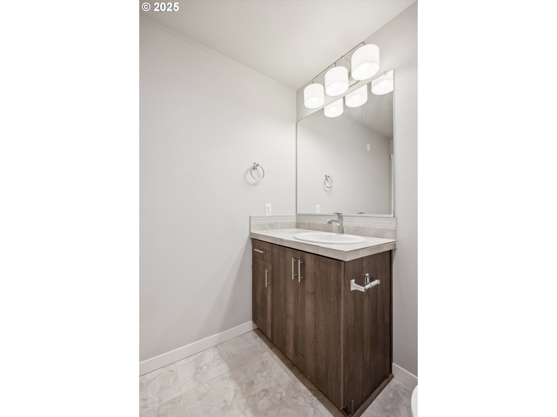 17137 Southwest Appledale Road, Unit 102 Beaverton, OR 97007 - Photo 19 of 29 Bathroom