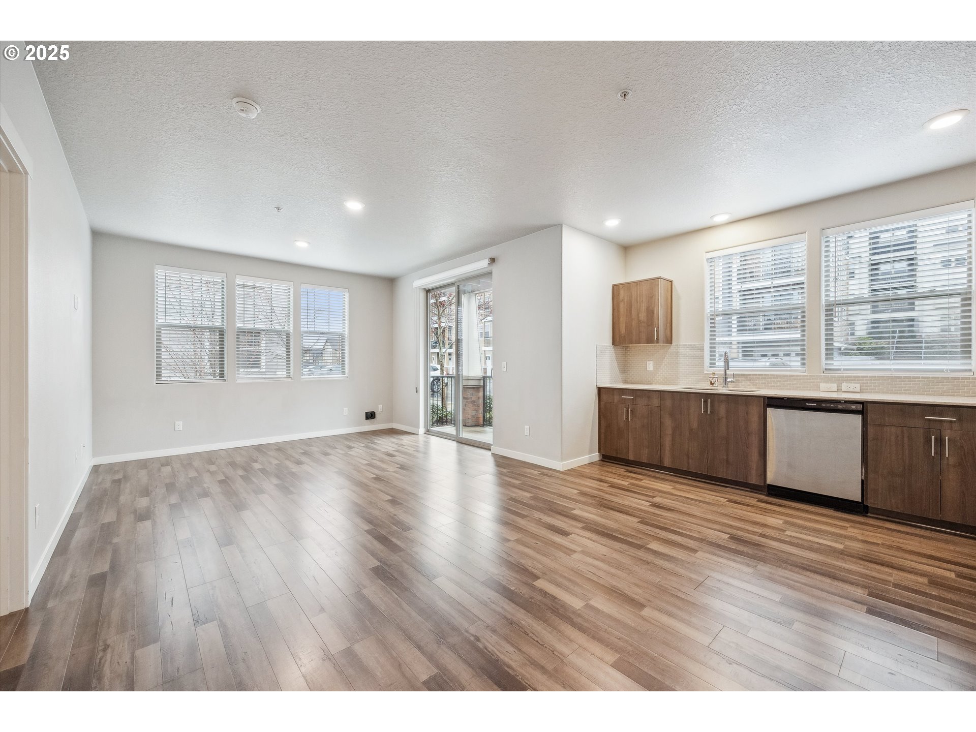 17137 Southwest Appledale Road, Unit 102 Beaverton, OR 97007 - Photo 2 of 29 Kitchen/Living Room
