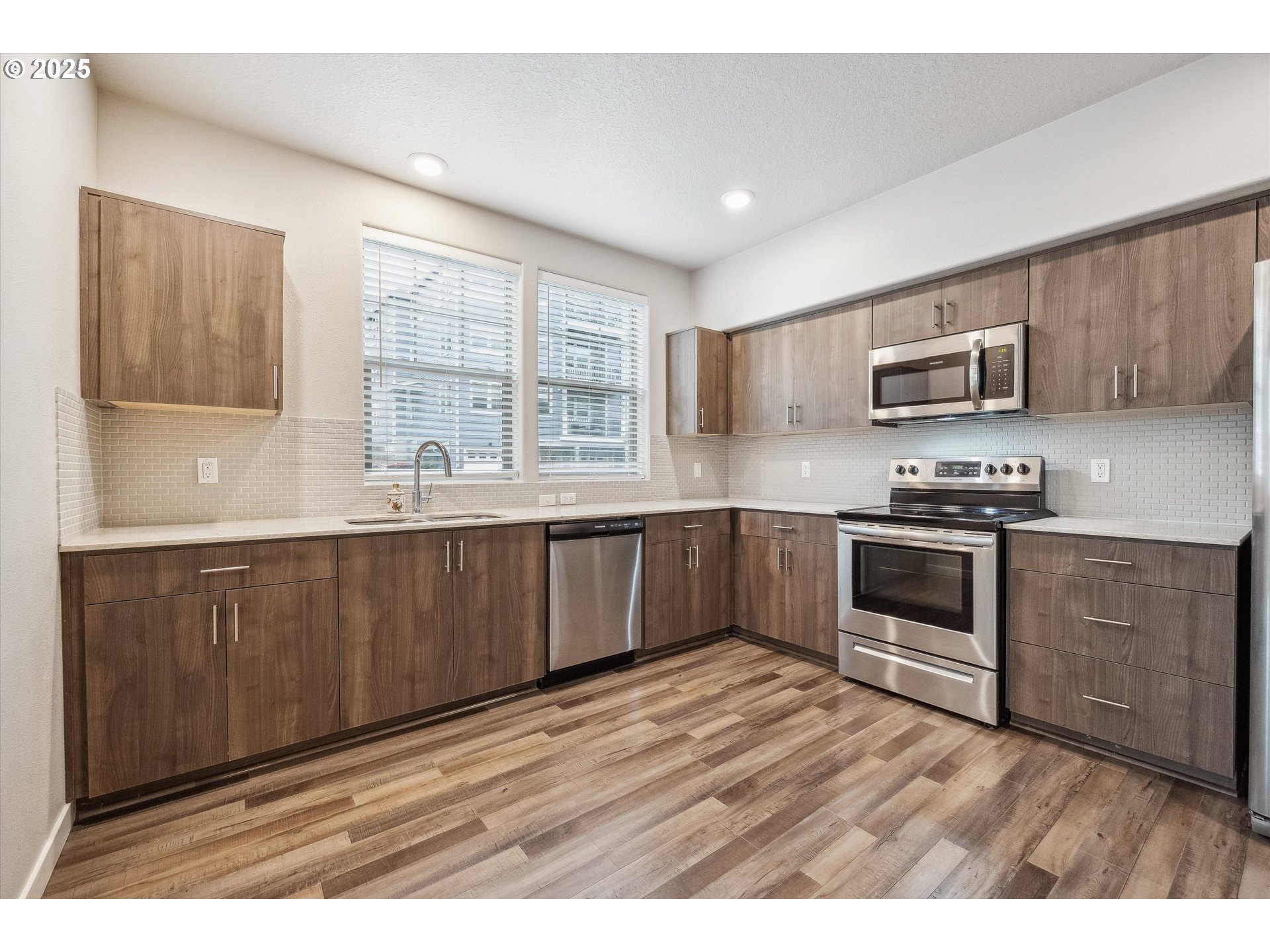17137 Southwest Appledale Road, Unit 102 Beaverton, OR 97007 - Photo 3 of 29 Kitchen