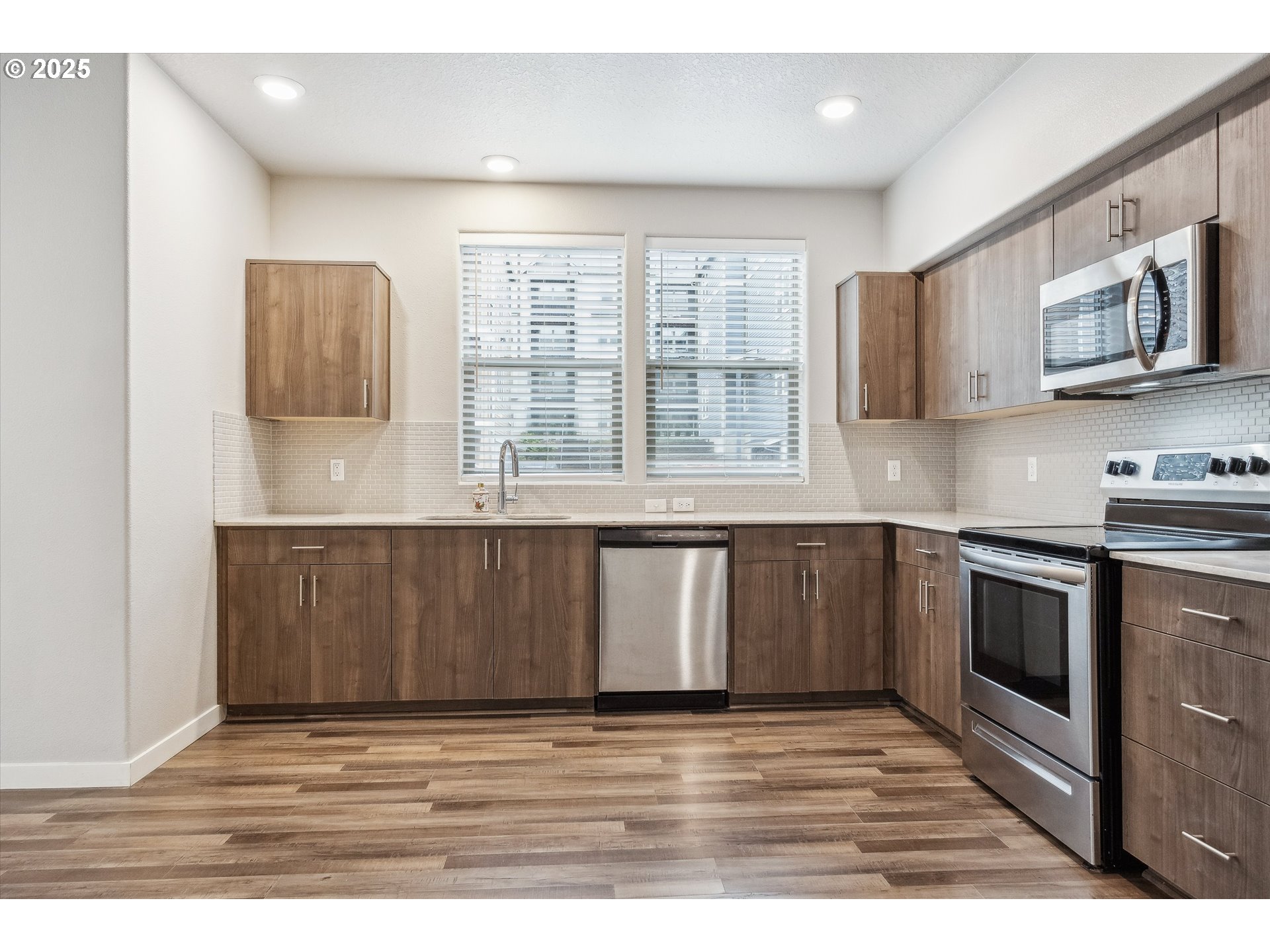 17137 Southwest Appledale Road, Unit 102 Beaverton, OR 97007 - Photo 5 of 29 Kitchen