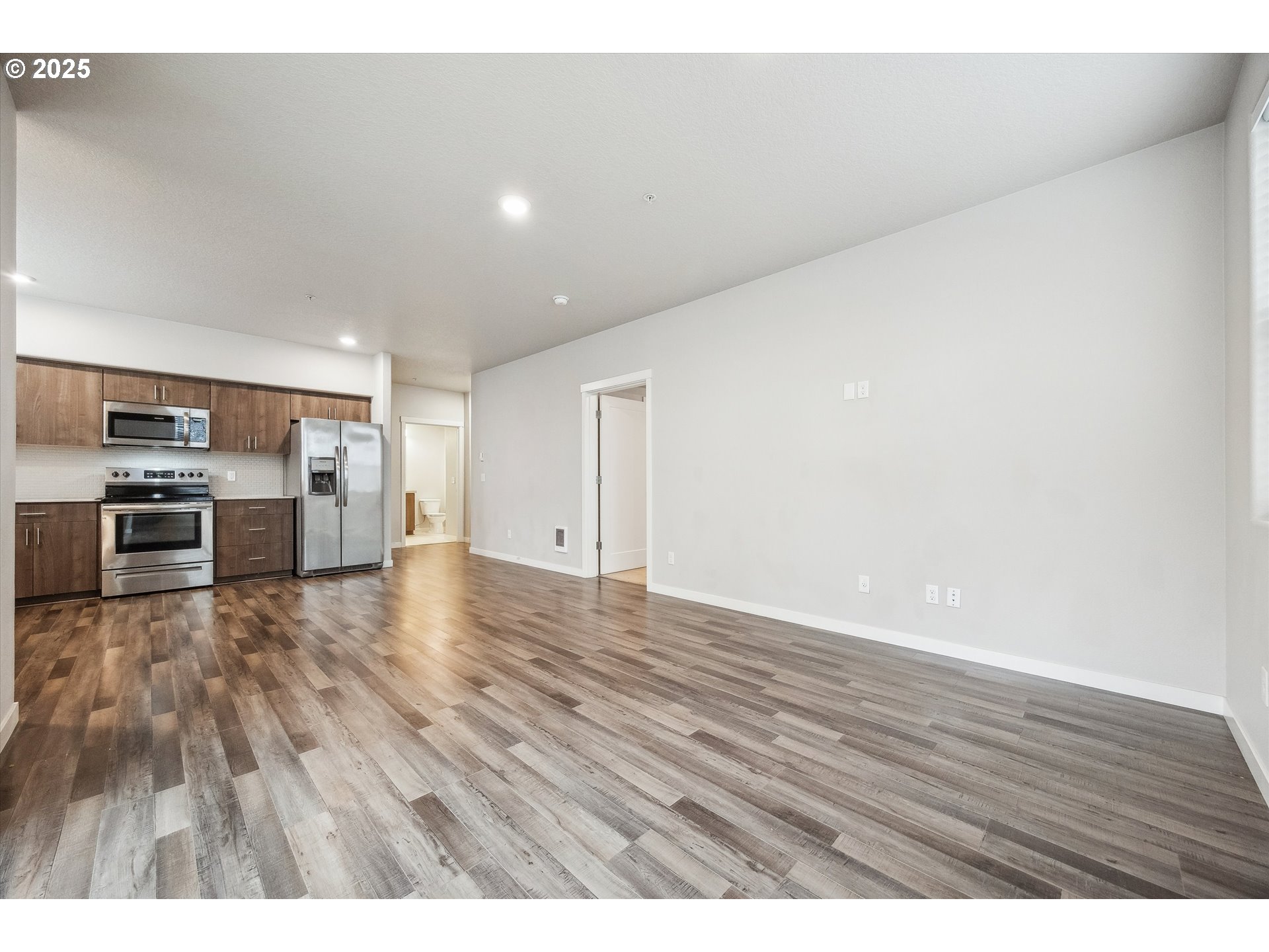 17137 Southwest Appledale Road, Unit 102 Beaverton, OR 97007 - Photo 7 of 29 Kitchen/Living Room