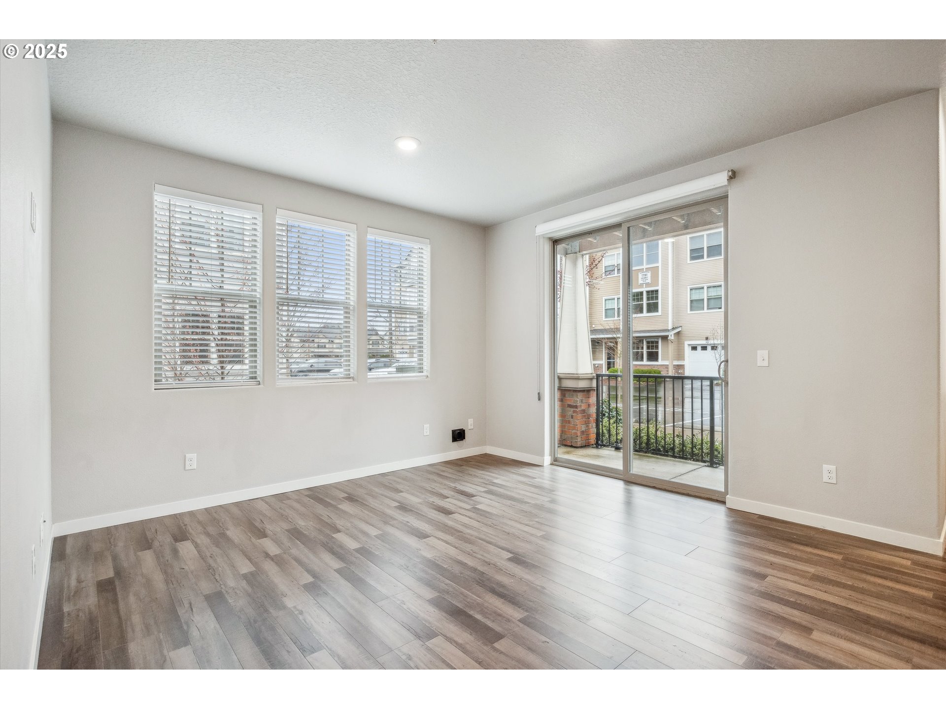 17137 Southwest Appledale Road, Unit 102 Beaverton, OR 97007 - Photo 8 of 29 Living Room