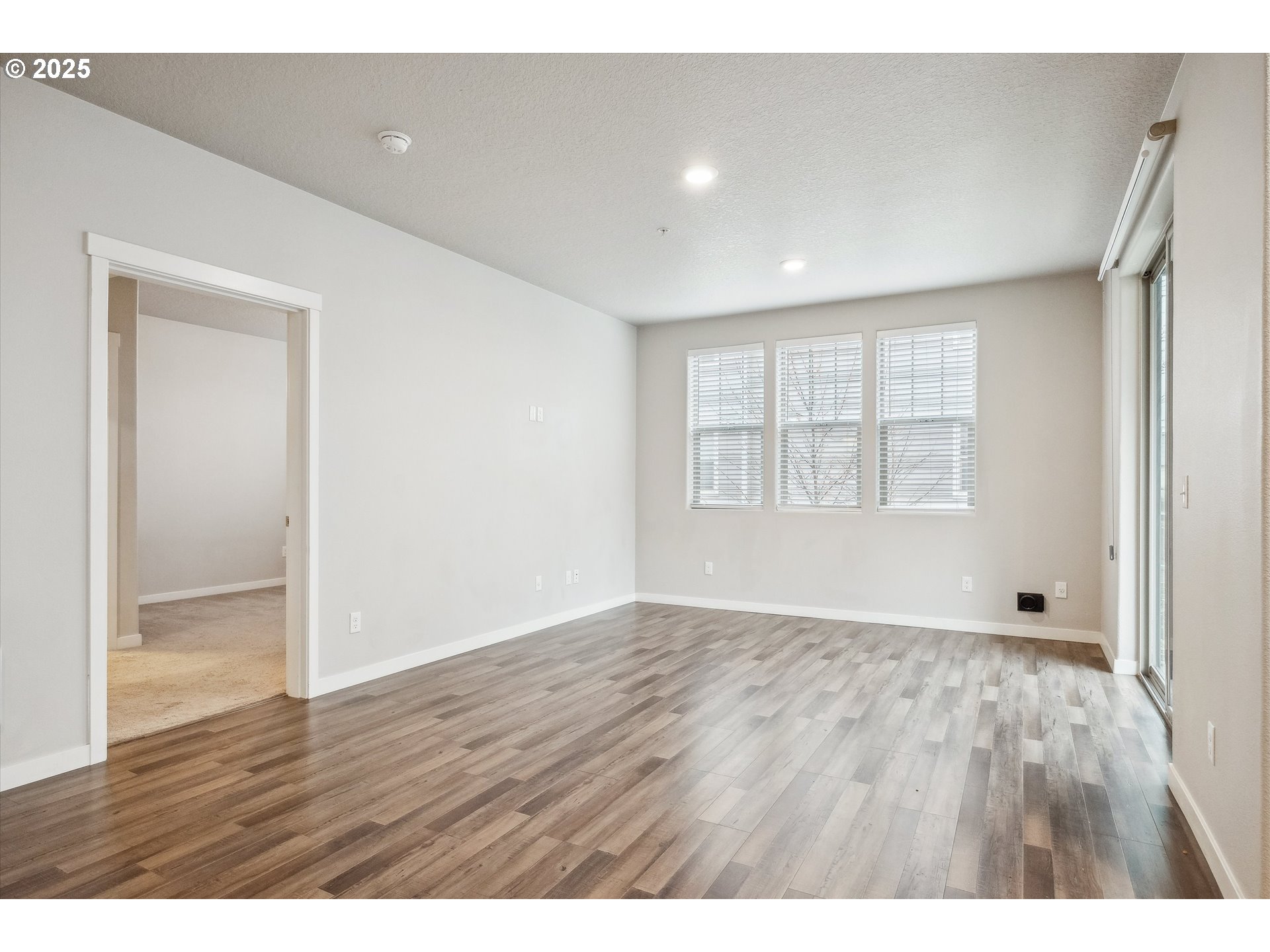 17137 Southwest Appledale Road, Unit 102 Beaverton, OR 97007 - Photo 9 of 29 Living Room