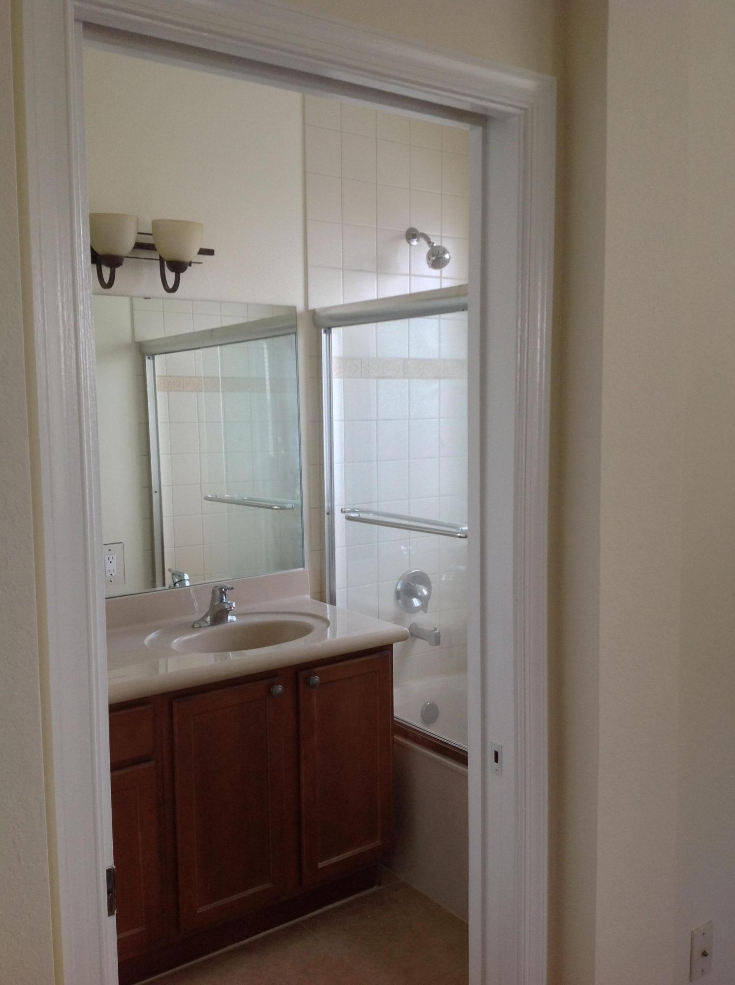 3087 Laurel Ridge Circle Riviera Beach, FL 33404 - Photo 14 of 29 Bath