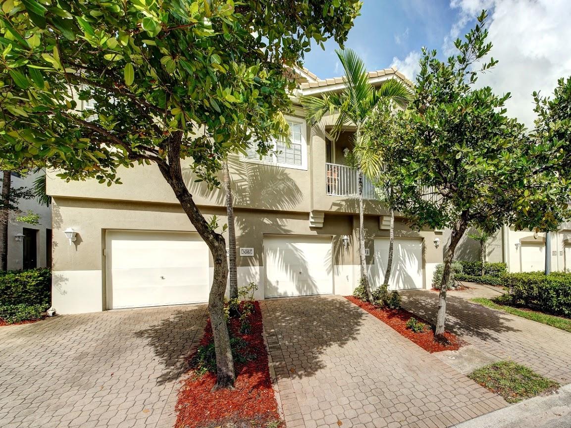 3087 Laurel Ridge Circle Riviera Beach, FL 33404 - Photo 3 of 29 exterior