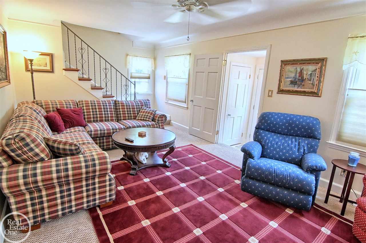 1609 Hampton Road Grosse Pointe Woods, MI 48236 - Photo 13 of 30