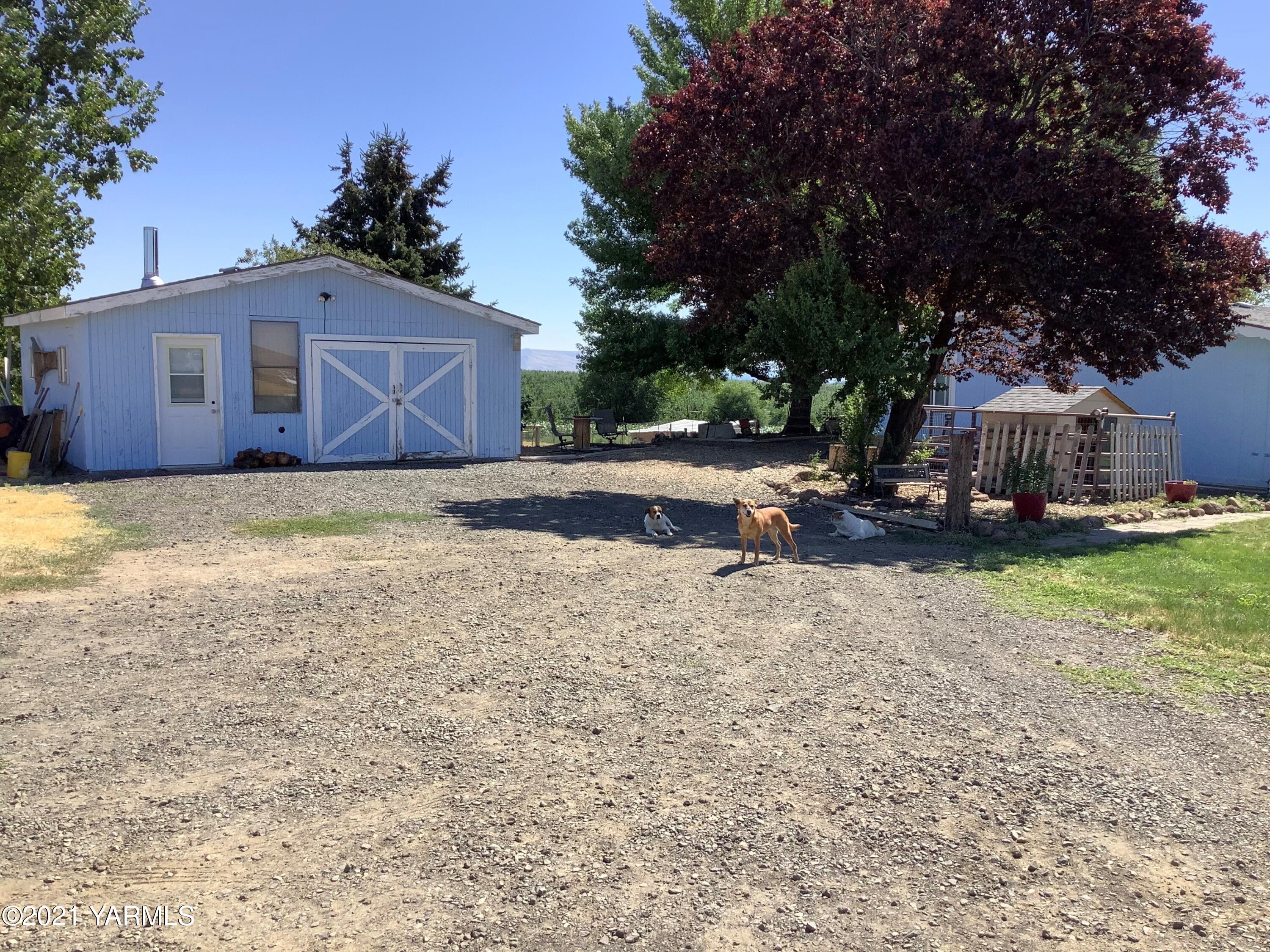 2501 Cook Road Yakima, WA 98908 - Photo 2 of 25 a view of a house with a yard