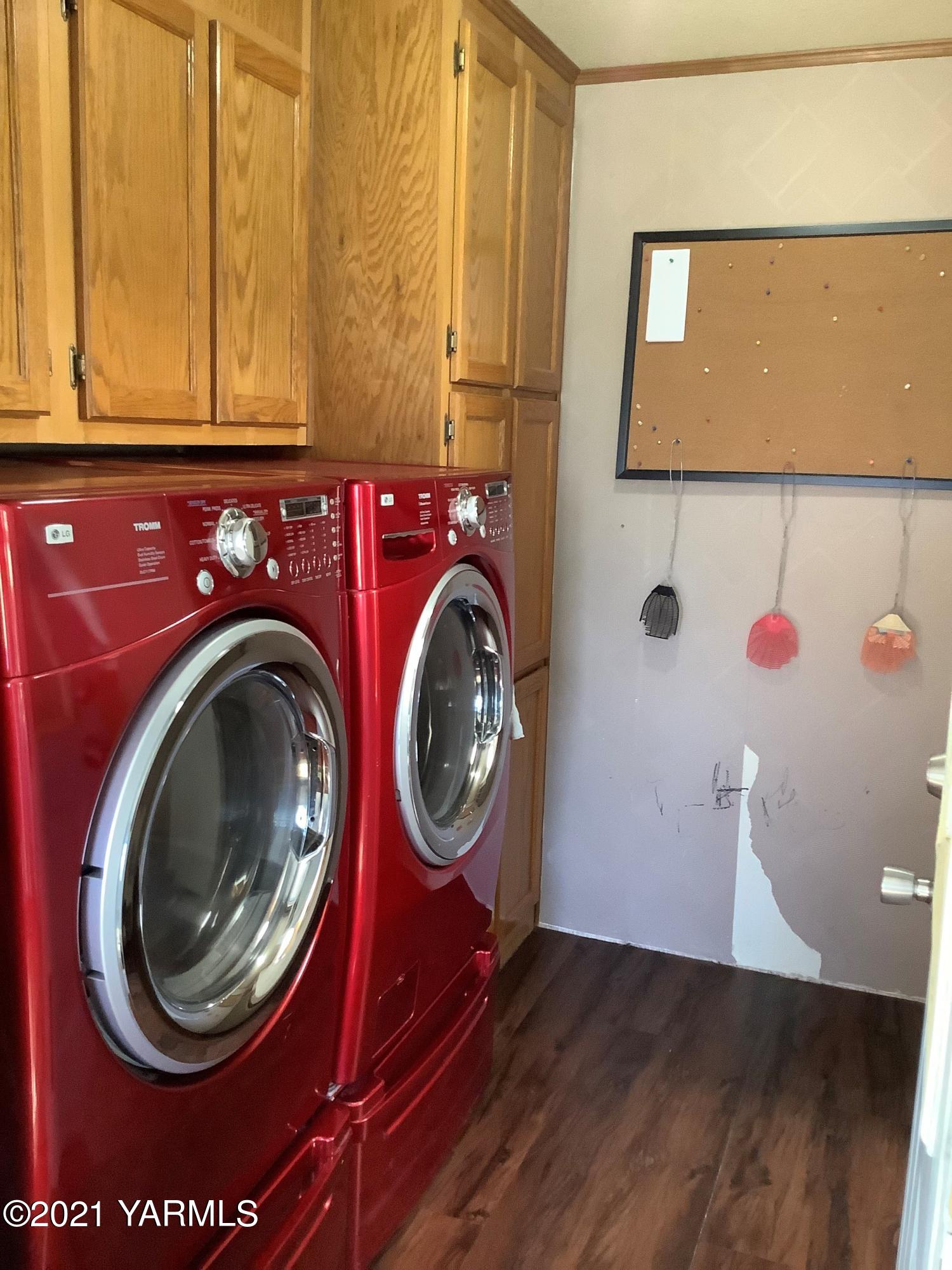 2501 Cook Road Yakima, WA 98908 - Photo 11 of 25 a view of washer and dryer