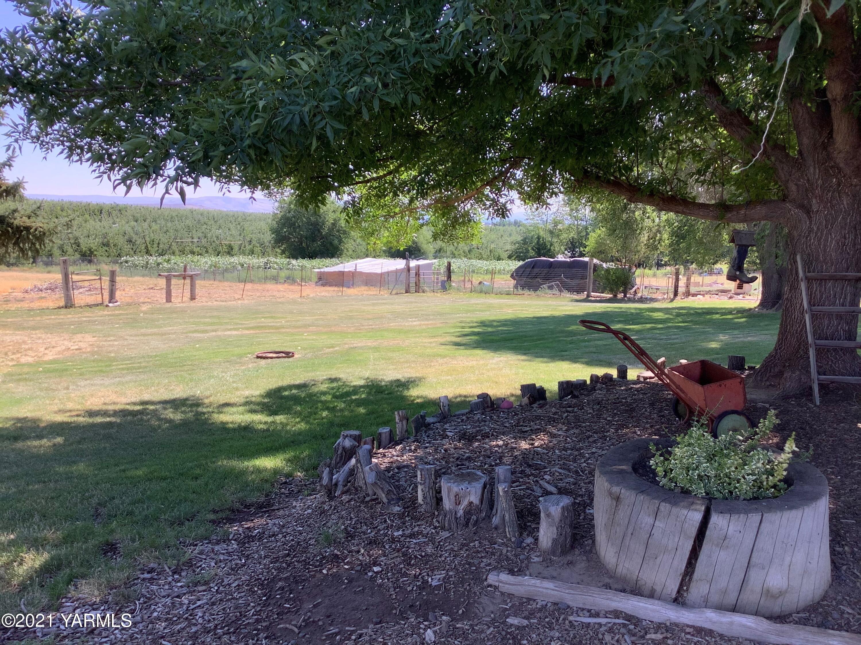 2501 Cook Road Yakima, WA 98908 - Photo 3 of 25 a view of a garden with an outdoor space