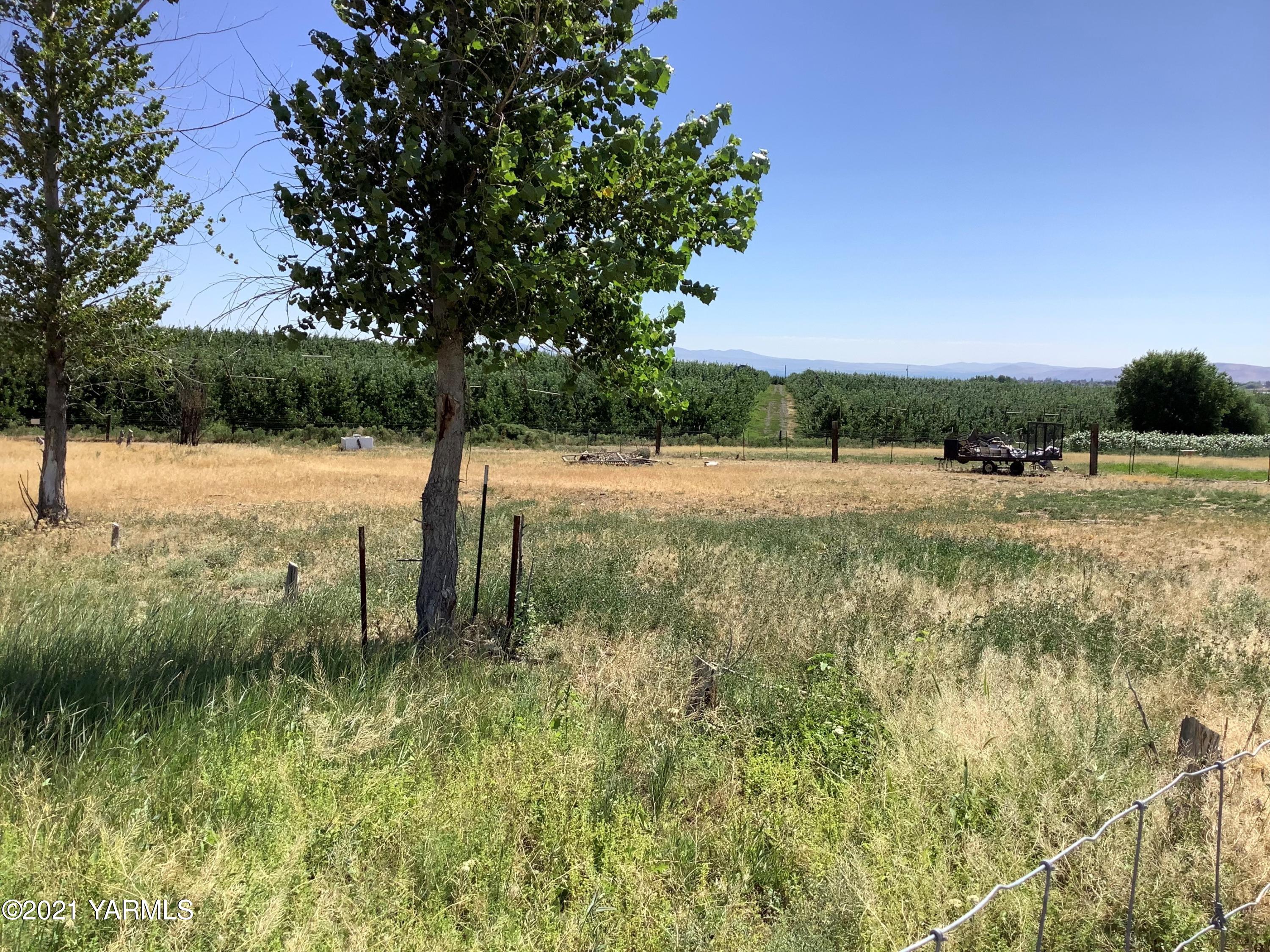 2501 Cook Road Yakima, WA 98908 - Photo 22 of 25 a view of a lake view with mountain in the background