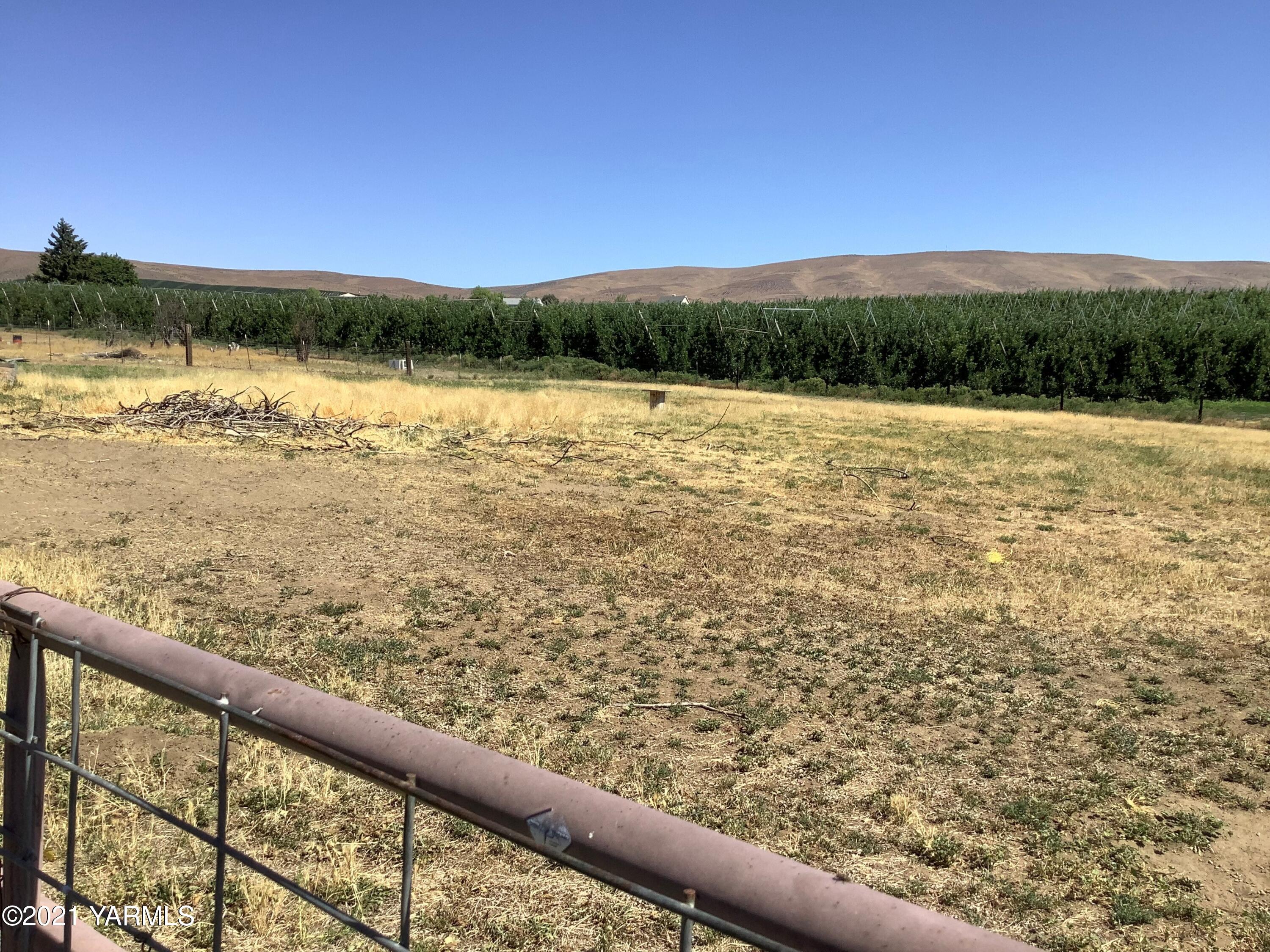 2501 Cook Road Yakima, WA 98908 - Photo 23 of 25 a view of lake view and mountain