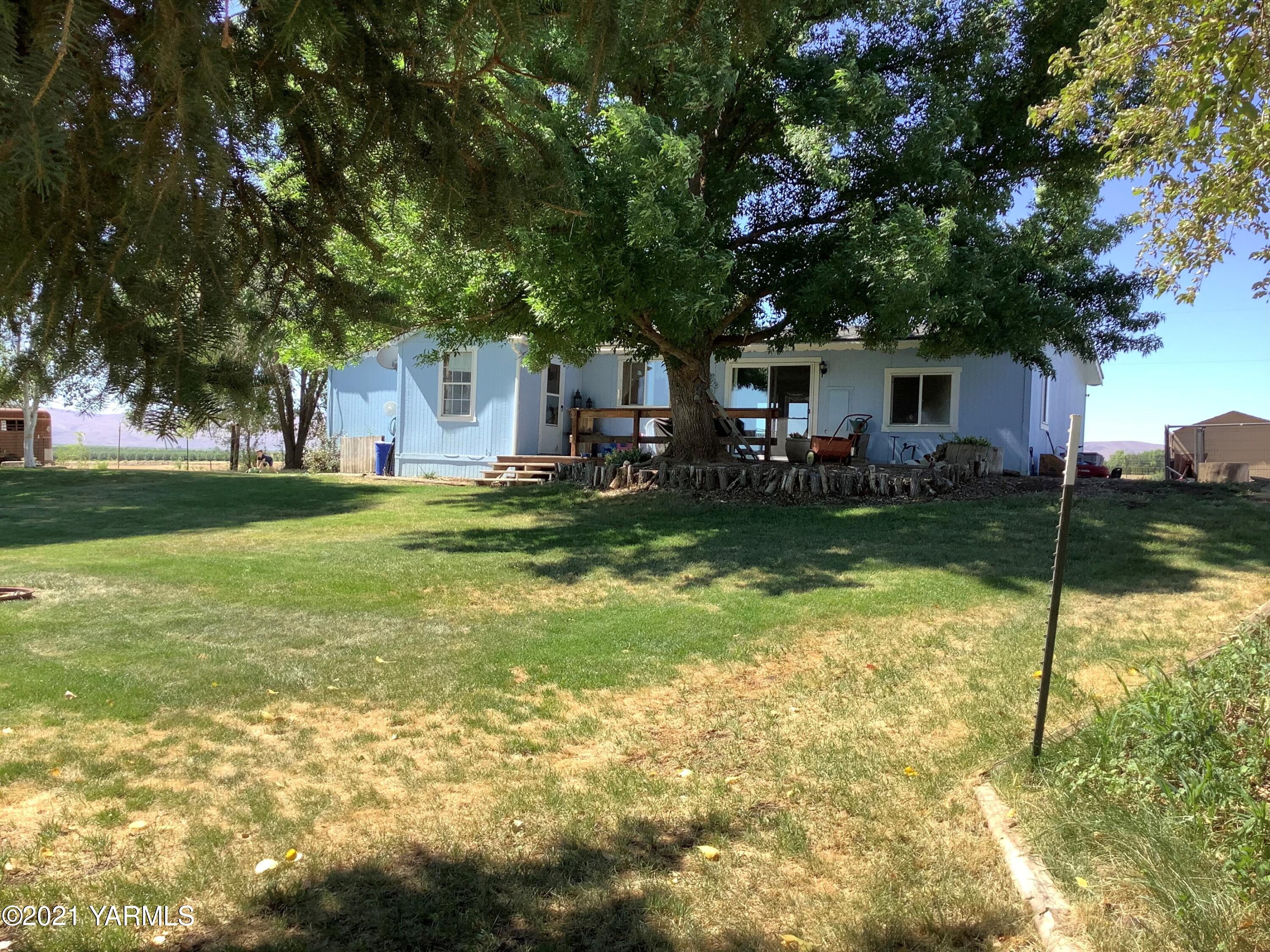 2501 Cook Road Yakima, WA 98908 - Photo 25 of 25 a house view with a sitting space and a large tree
