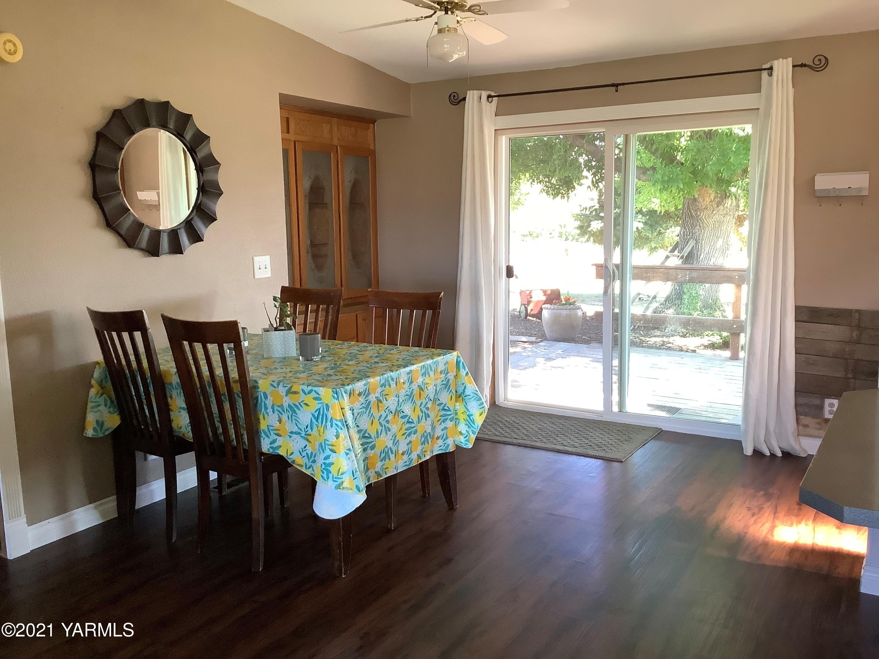 2501 Cook Road Yakima, WA 98908 - Photo 9 of 25 a living room with furniture and a large window