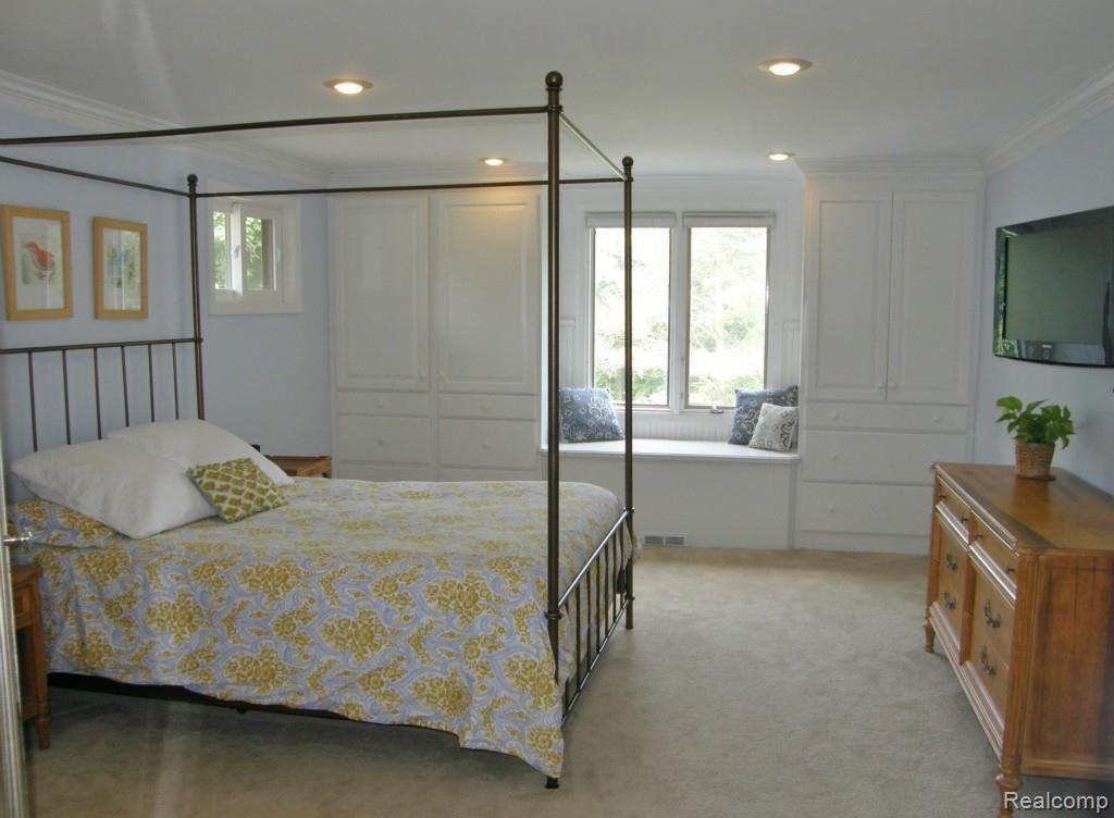 2010 East Gunn Road Rochester, MI 48306 - Photo 11 of 20 Master Bedroom