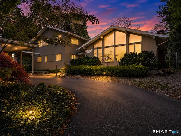 $720,000 | 104 Parkway South, New London, CT 06320