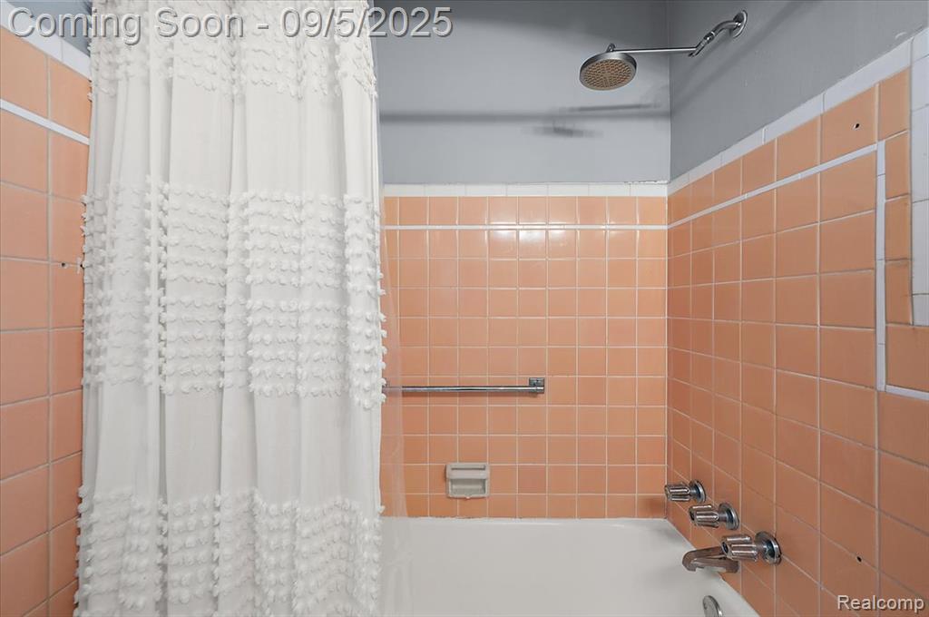 2151 Hawthorne Road Grosse Pointe Woods, MI 48236 - Photo 18 of 38