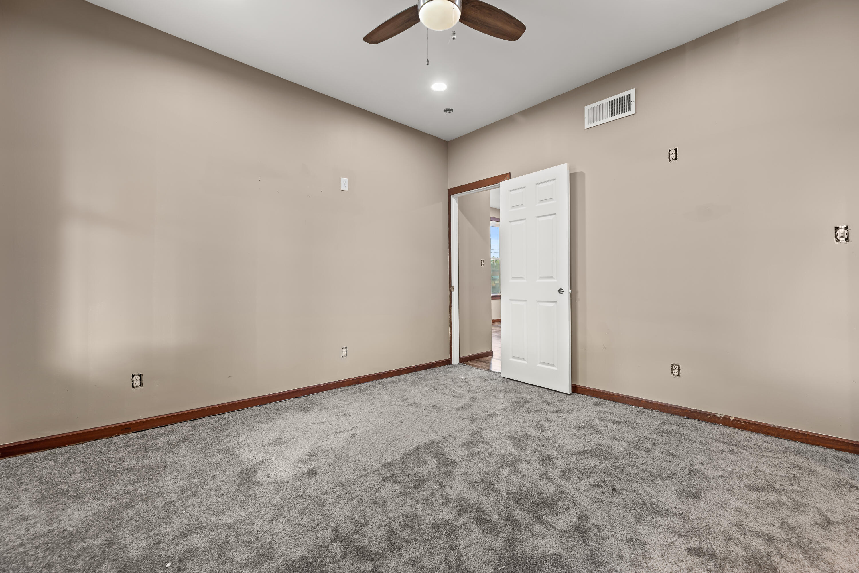 446 North 28th Street, Unit 448 Milwaukee, WI 53208 - Photo 21 of 25 IMG_2186