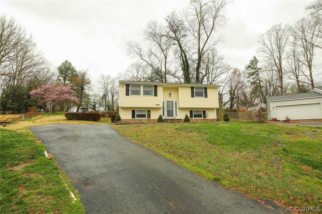 9122 Pepperidge Road North Chesterfield, VA 23236 - Photo 3 of 48 Gallery Image 3