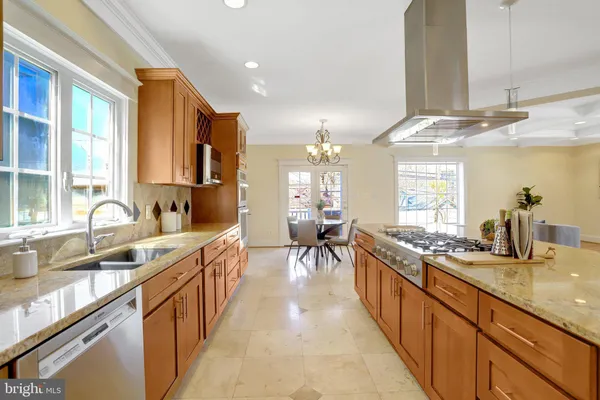 $1,760,000 | 639 23rd Street South, Arlington, VA 22202