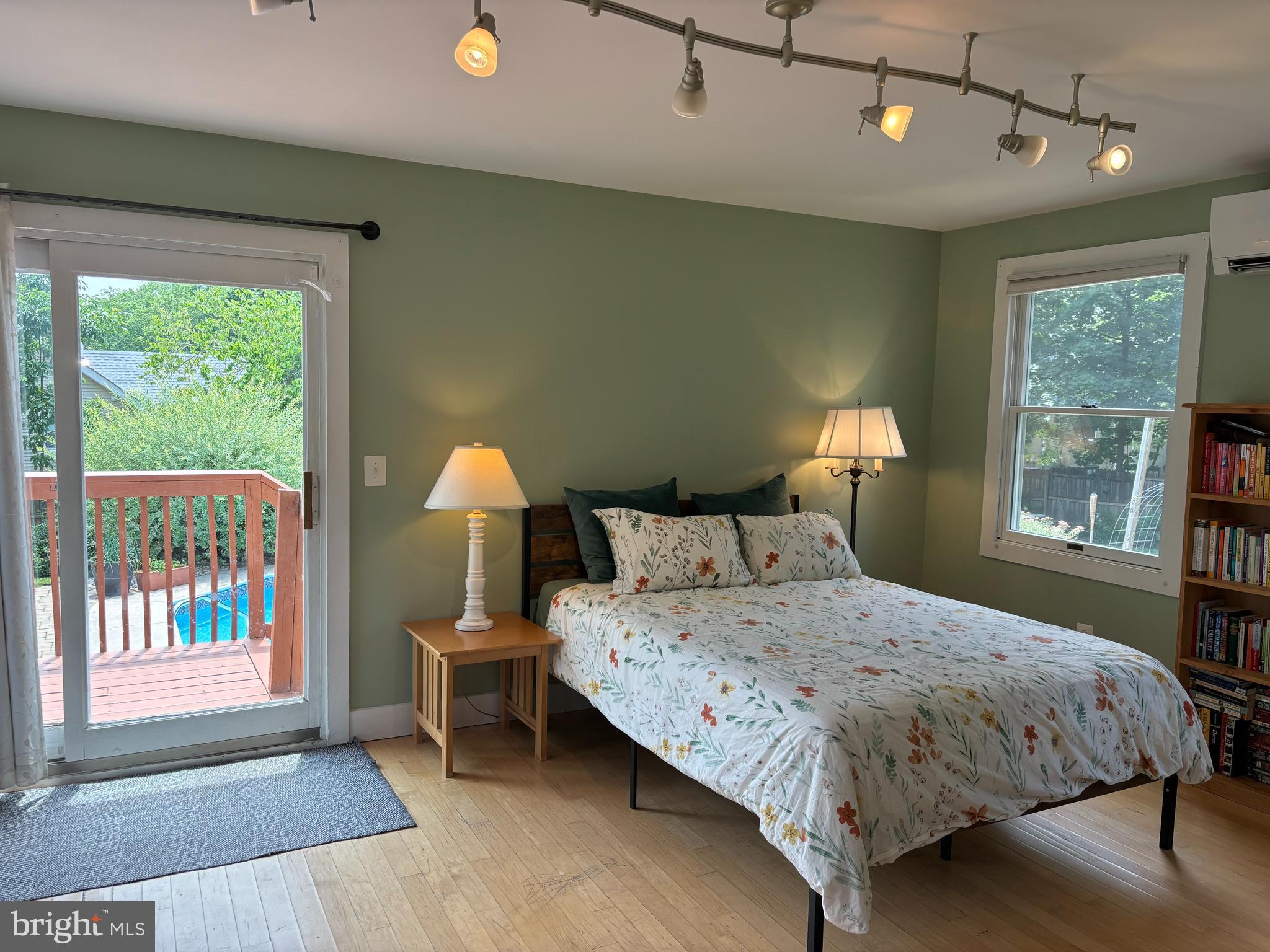 41 Washington Avenue Princeton, NJ 08540 - Photo 15 of 43 Main level Primary Bedroom