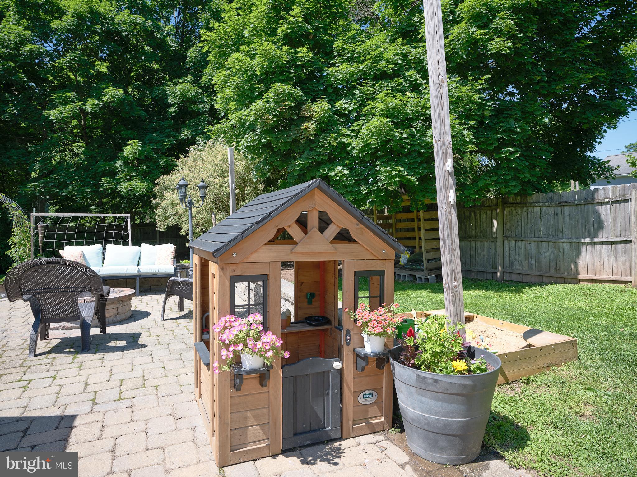 41 Washington Avenue Princeton, NJ 08540 - Photo 31 of 43 Flowers galore for the playhouse