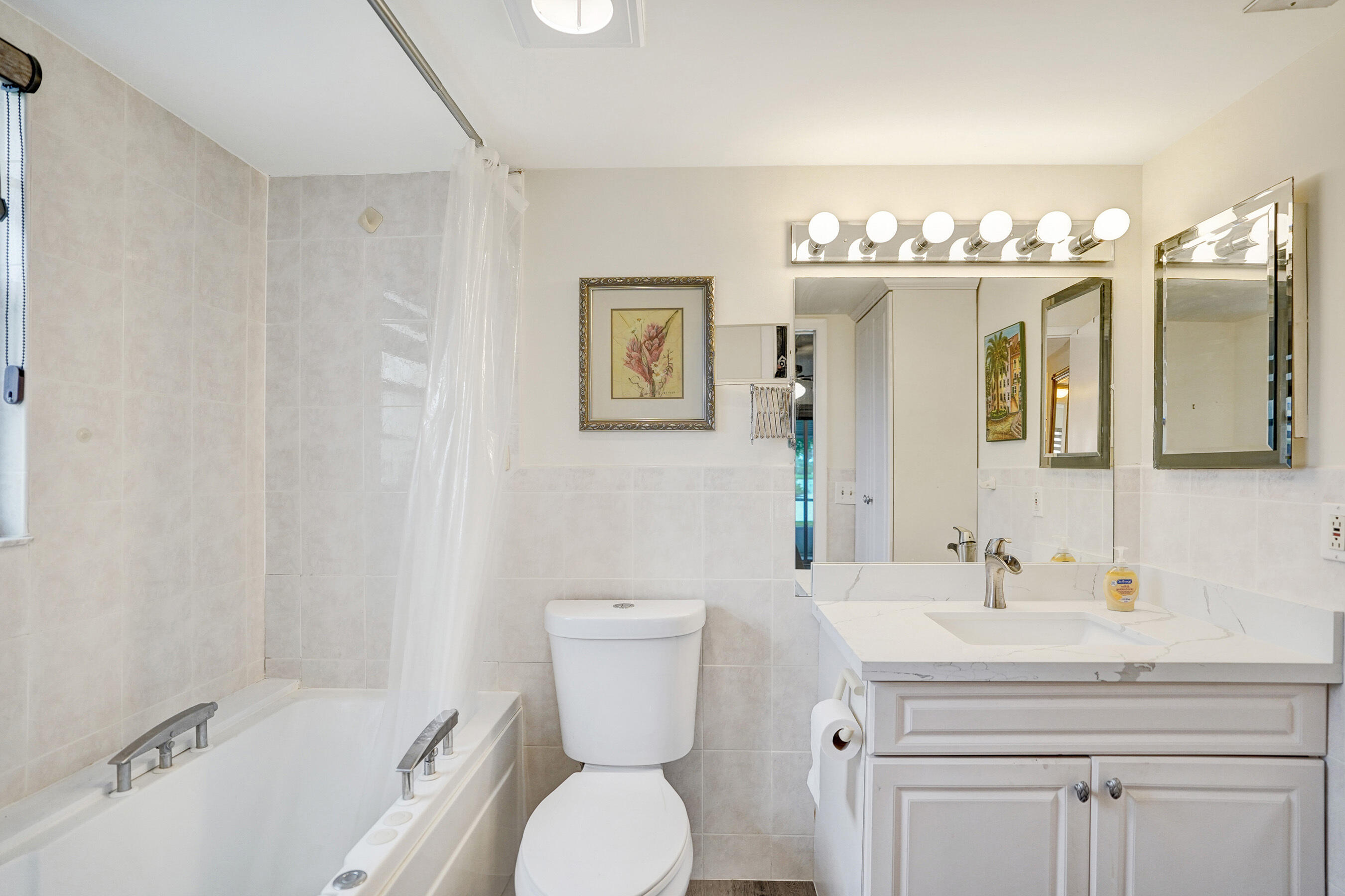 1033 Ainslie C Boca Raton, FL 33434 - Photo 33 of 42 a bathroom with a toilet a sink and a bathtub