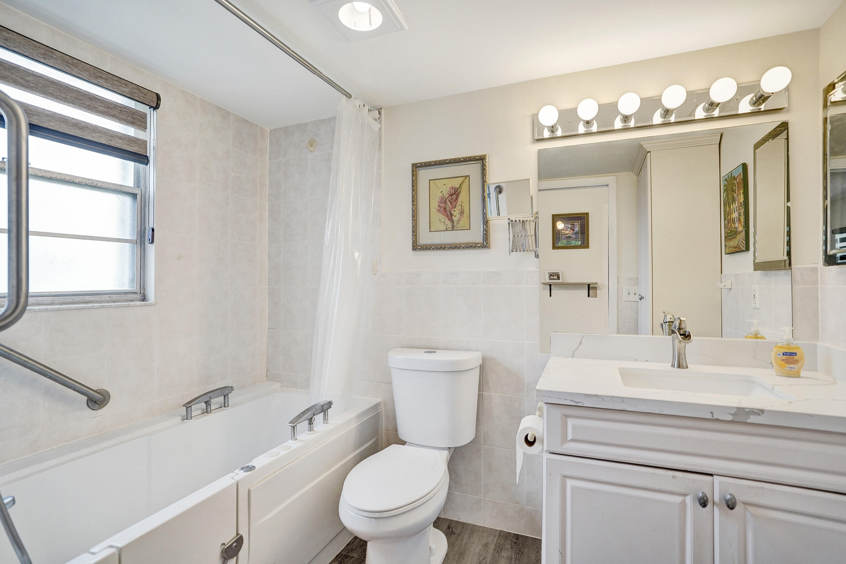 1033 Ainslie C Boca Raton, FL 33434 - Photo 34 of 42 a bathroom with a toilet a sink and a bathtub