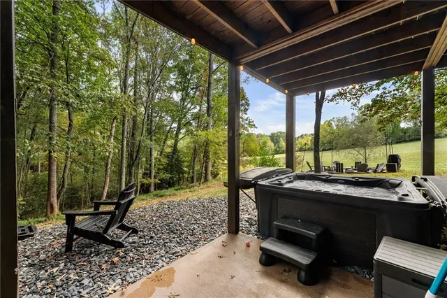 a lamp that is sitting in the middle of a yard