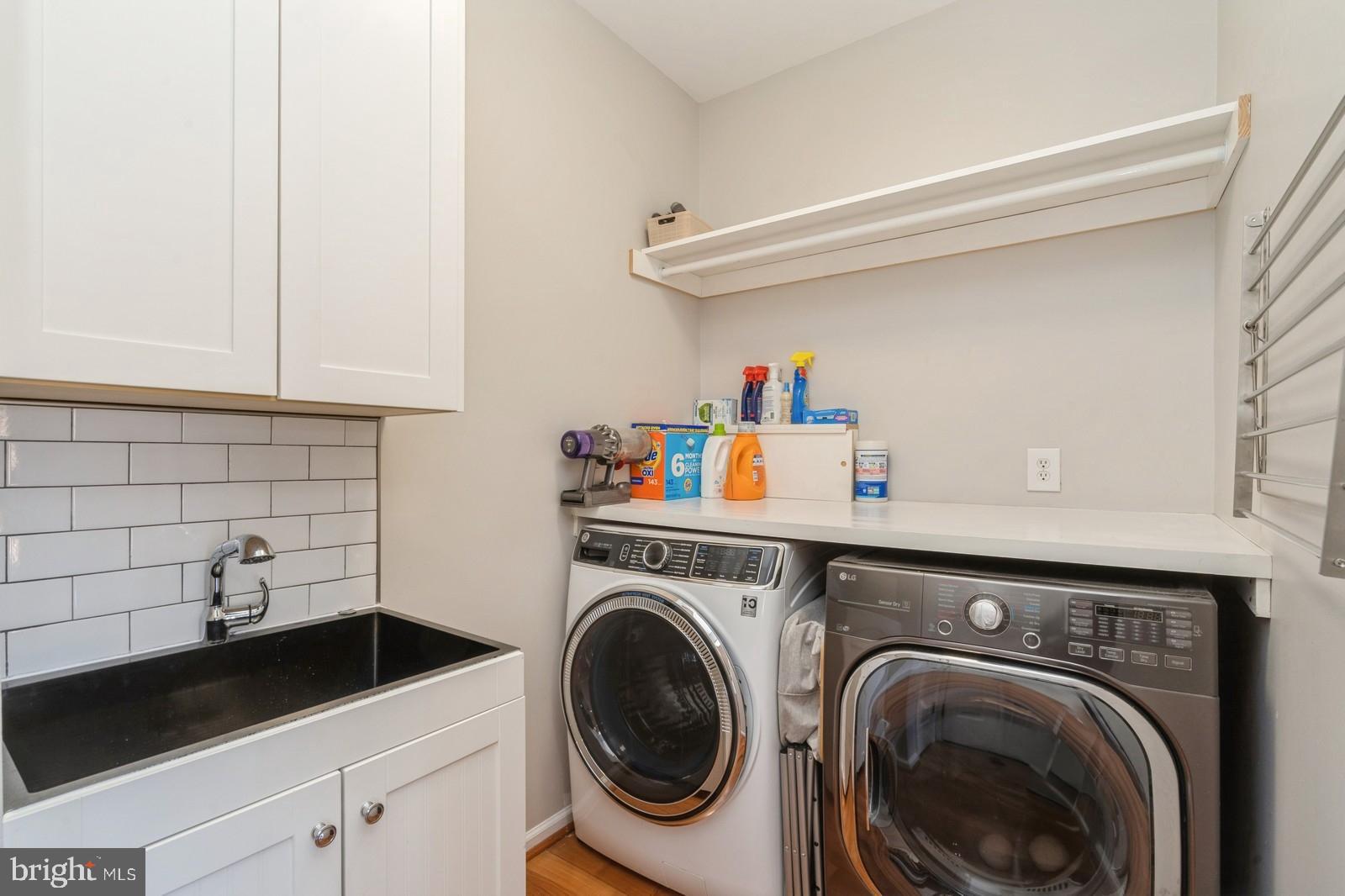 32 Moorsgate Circle Hightstown, NJ 08520 - Photo 21 of 49 a utility room with dryer and washer