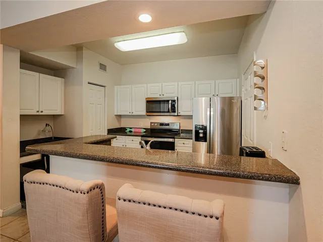 $2,000 | 2288 57th Circle, Unit 2288, Vero Beach, FL 32966