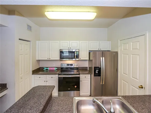 $2,000 | 2288 57th Circle, Unit 2288, Vero Beach, FL 32966